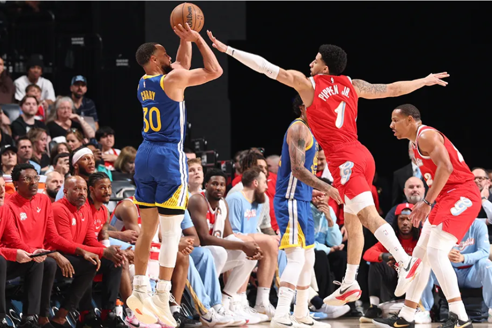 篮网B队鏖战灰熊,凯尔·库兹马三分雨点燃全场 篮网B队鏖战灰熊,凯尔·库兹马三分雨点燃全场