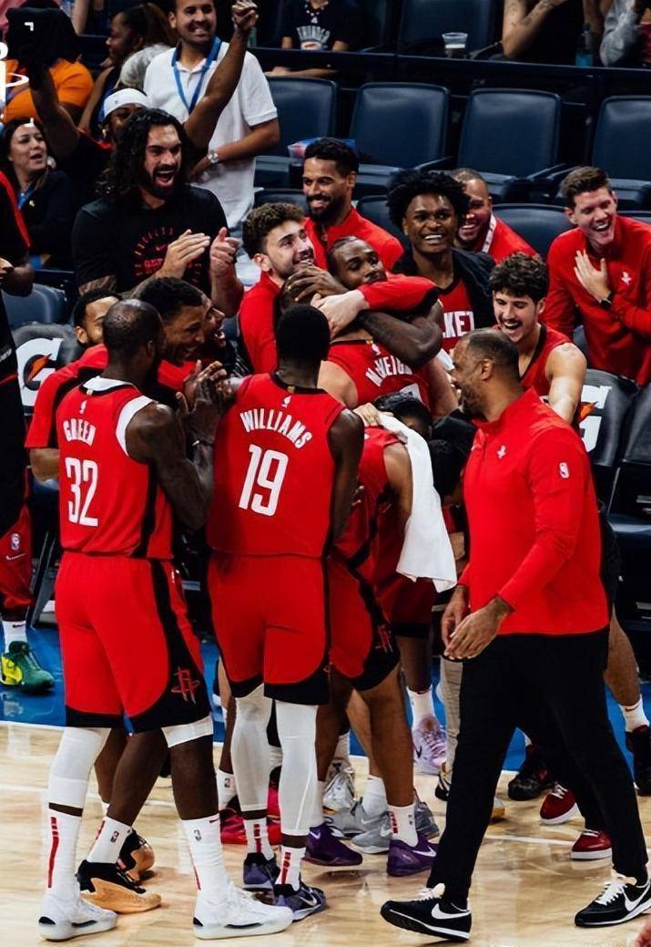 鹈鹕横扫山西队，霍勒迪状态火热