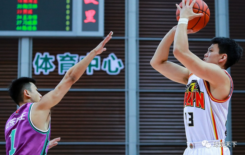 新疆队逆转魔术,高诗岩刷新纪录 新疆队逆转魔术,高诗岩刷新纪录
