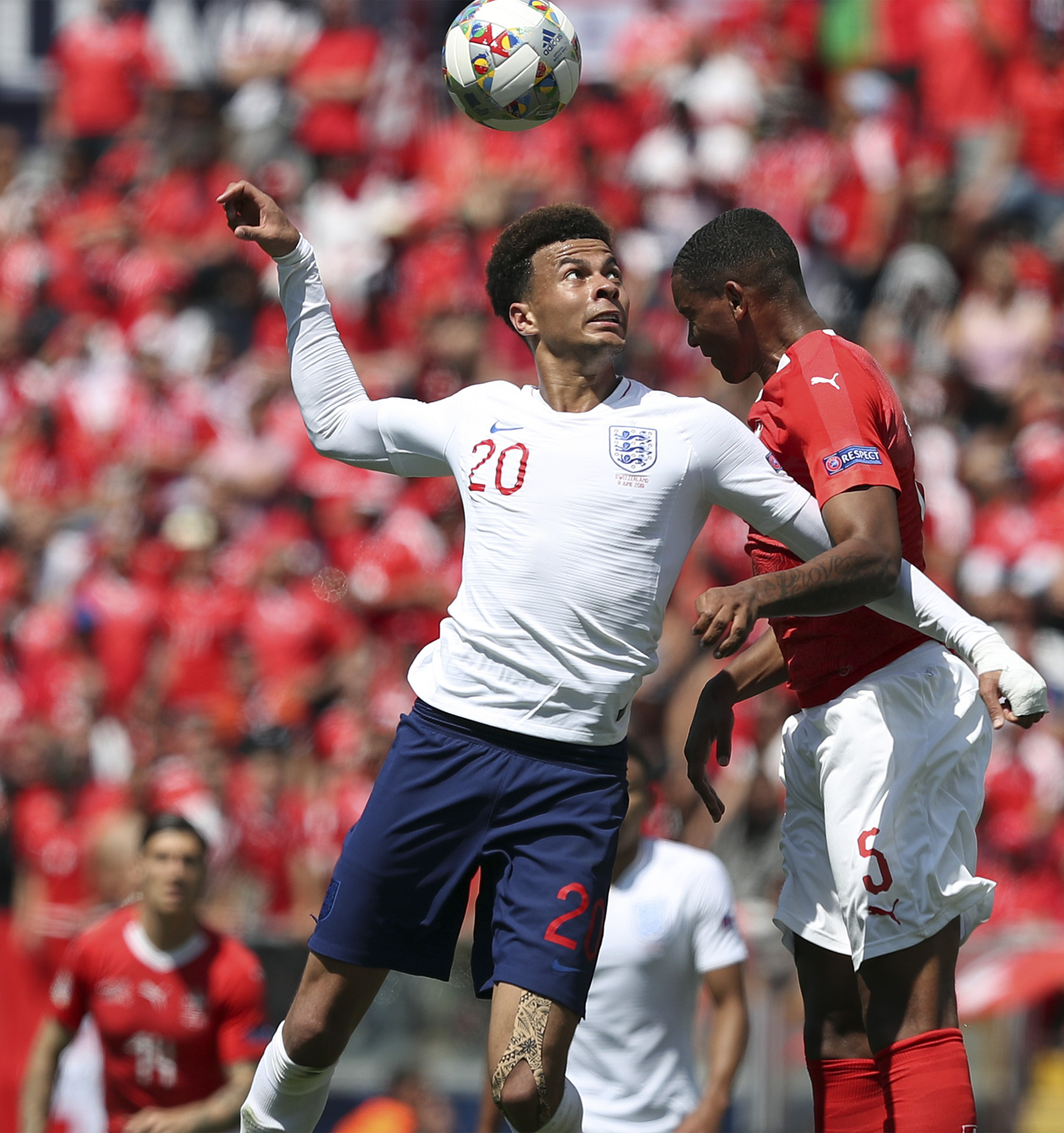 英格兰队险胜葡萄牙队，王皓高光表现