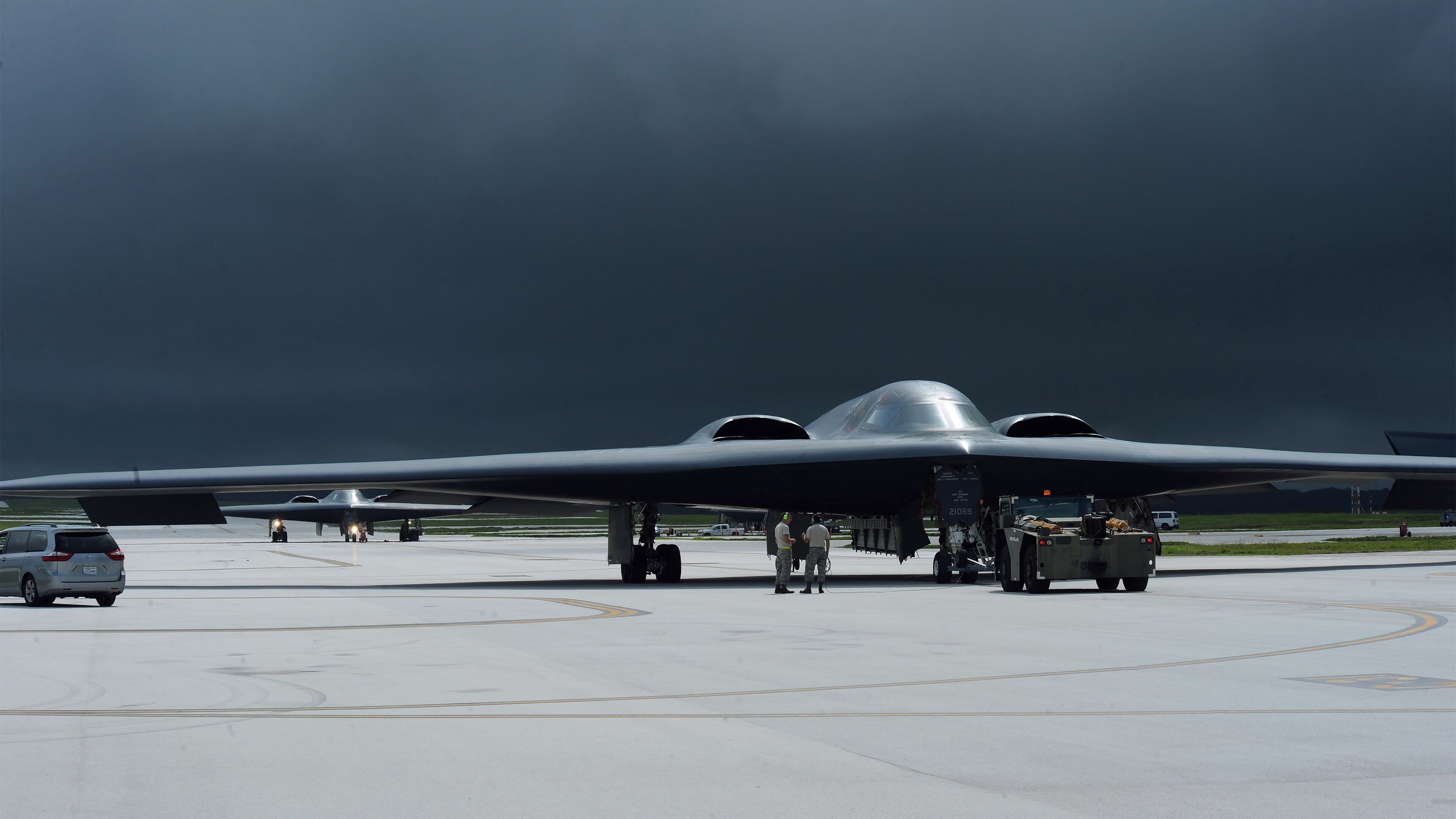 佩德里在巴林，一场始于看台，终于更衣室的扛旗之旅