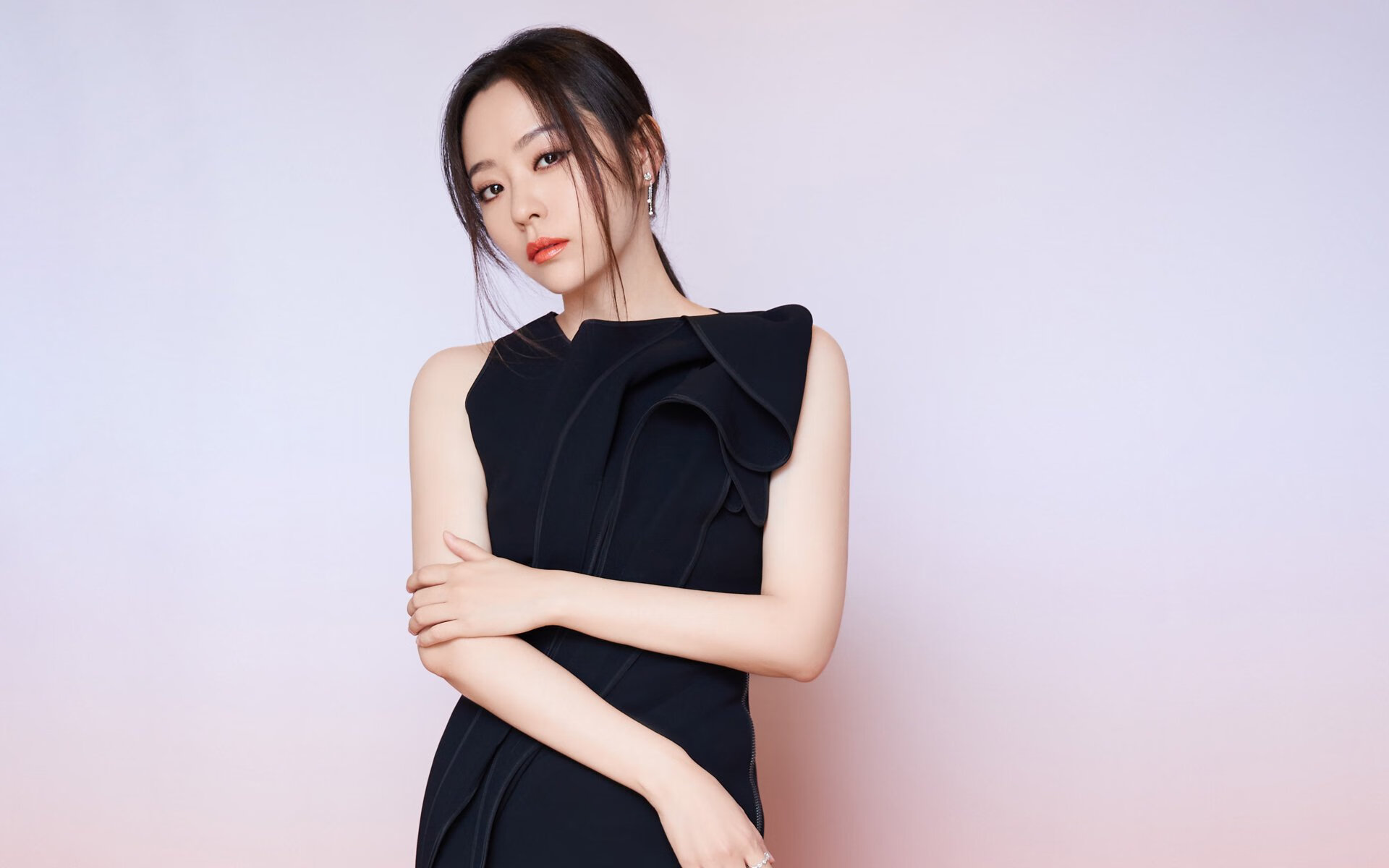 2026世界杯C组烽烟骤起，喀麦隆完胜匈牙利，莱万独舞征服北美夜空
